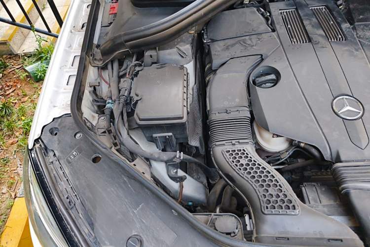 Used Mercedes-Benz GLE 2017 GLE 320 4MATIC Dynamic Model Engine Bay Right