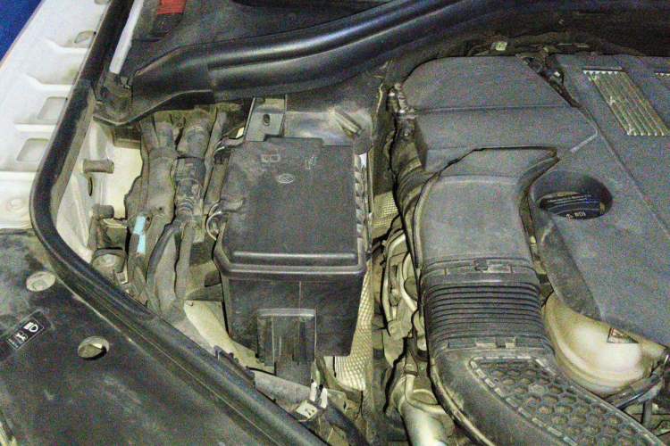 Used Mercedes-Benz GLE 2017 GLE 320 4MATIC Luxury Model Engine Bay Right