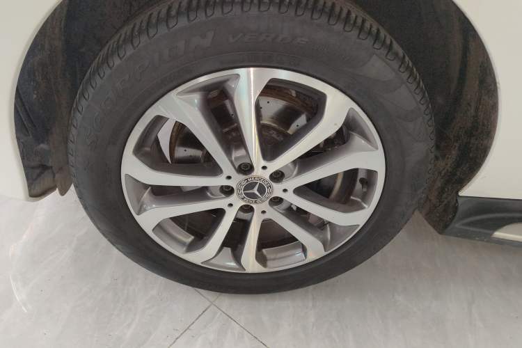 Used Mercedes-Benz GLE 2017 GLE 320 4MATIC Dynamic Model Exterior 4