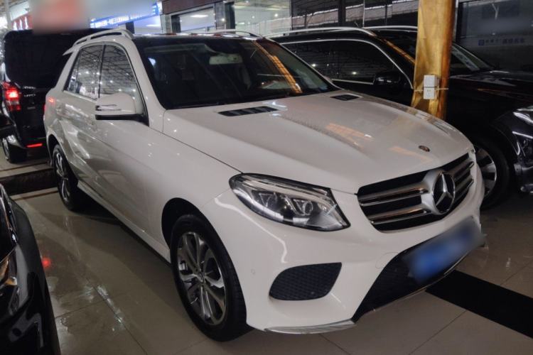 Used Mercedes-Benz GLE 2017 GLE 320 4MATIC Dynamic Model Front Right 45 Deg