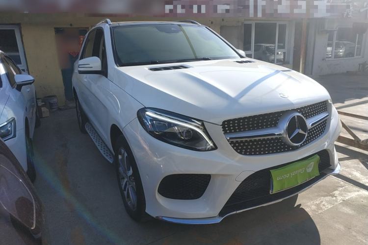 Used Mercedes-Benz GLE 2017 GLE 320 4MATIC Luxury Model Front Right 45 Deg