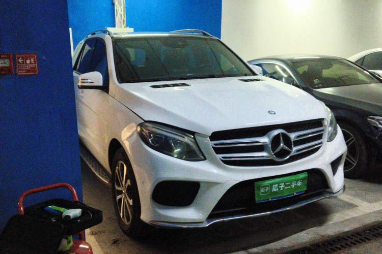 Used Mercedes-Benz GLE 2017 GLE 320 4MATIC Luxury Model Front Right 45 Deg