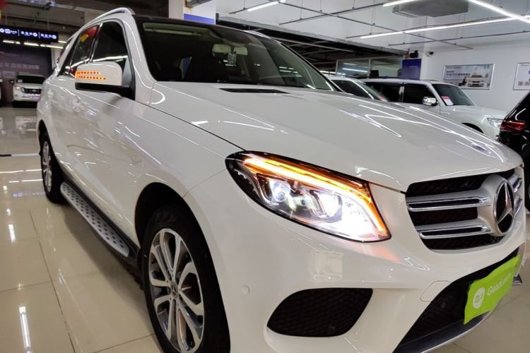 Used Mercedes-Benz GLE 2017 GLE 320 4MATIC Dynamic Model Front Right 45 Deg