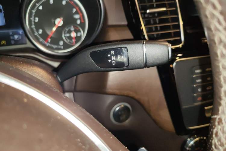 Used Mercedes-Benz GLE 2017 GLE 320 4MATIC Dynamic Model Gear Lever