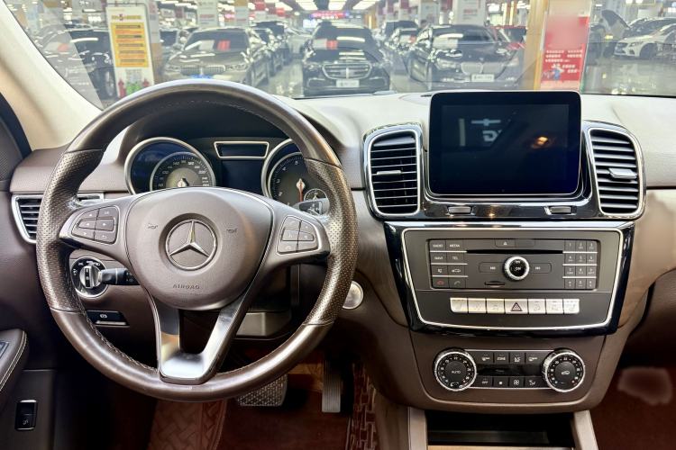 Used Mercedes-Benz GLE 2017 GLE 320 4MATIC Dynamic Model Interior 2