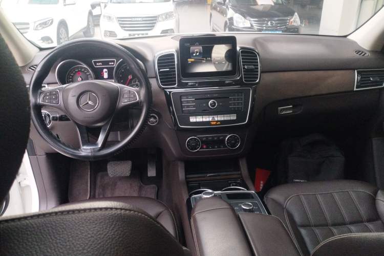 Used Mercedes-Benz GLE 2017 GLE 320 4MATIC Dynamic Model Interior 2