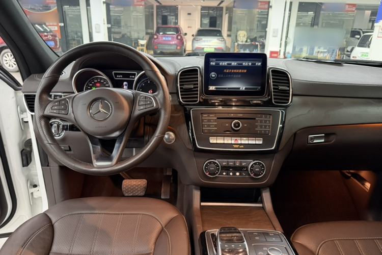 Used Mercedes-Benz GLE 2017 GLE 400 4MATIC Interior 2