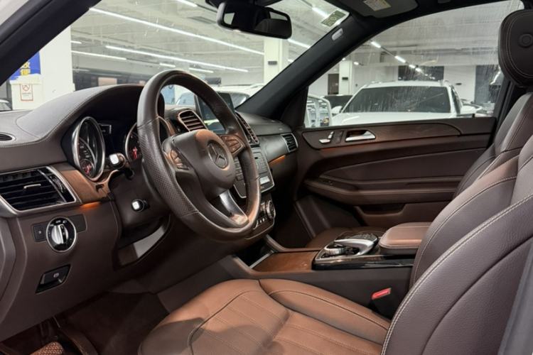 Used Mercedes-Benz GLE 2017 GLE 400 4MATIC Interior 3