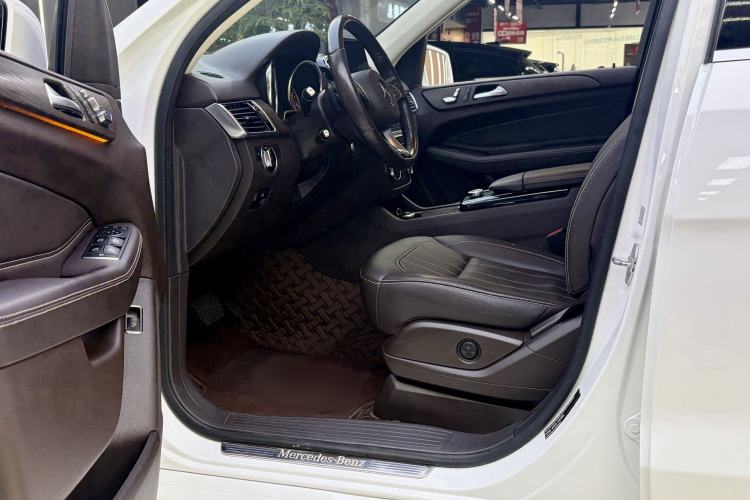 Used Mercedes-Benz GLE 2017 GLE 320 4MATIC Dynamic Model Interior 4