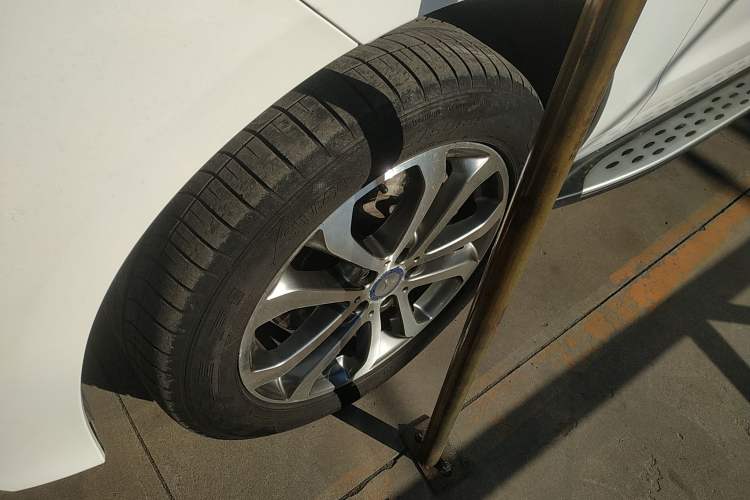 Used Mercedes-Benz GLE 2017 GLE 320 4MATIC Luxury Model Left Front Wheel Hub