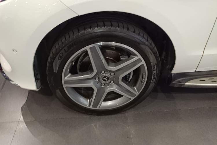 Used Mercedes-Benz GLE 2017 GLE 400 4MATIC Left Front Wheel Hub