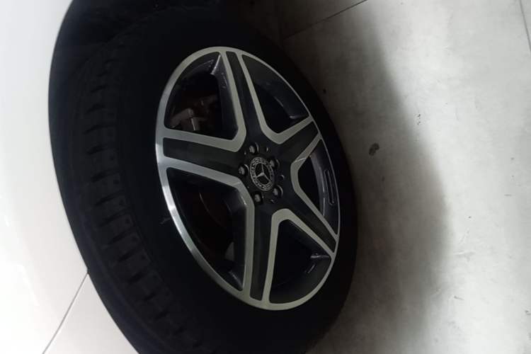 Used Mercedes-Benz GLE 2017 GLE 400 4MATIC Left Front Wheel Hub