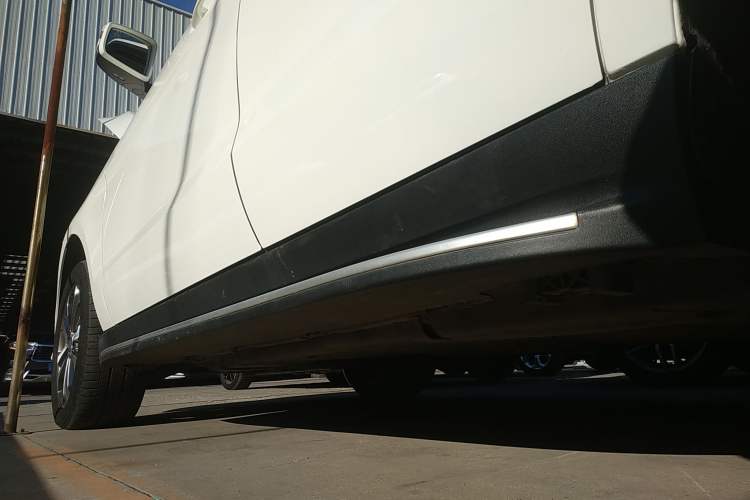 Used Mercedes-Benz GLE 2017 GLE 320 4MATIC Luxury Model Left Side Sill