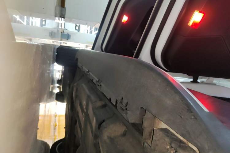 Used Mercedes-Benz GLE 2017 GLE 320 4MATIC Dynamic Model Left Side Sill