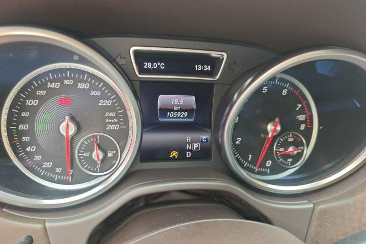 Used Mercedes-Benz GLE 2017 GLE 320 4MATIC Dynamic Model Odometer Close Up