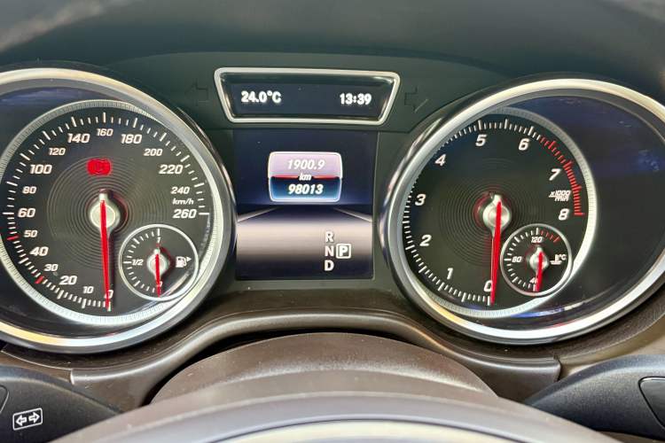 Used Mercedes-Benz GLE 2017 GLE 320 4MATIC Dynamic Model Odometer Close Up