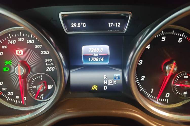 Used Mercedes-Benz GLE 2017 GLE 400 4MATIC Odometer Close Up