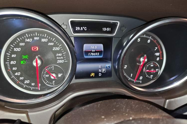 Used Mercedes-Benz GLE 2017 GLE 320 4MATIC Dynamic Model Odometer Close Up