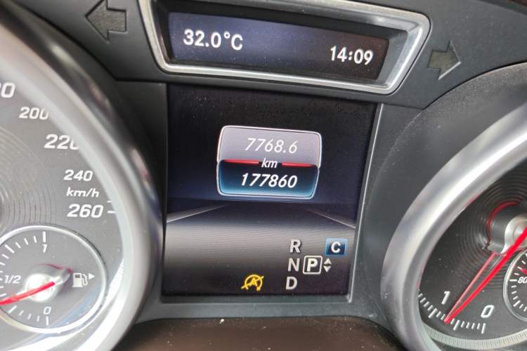Used Mercedes-Benz GLE 2017 GLE 320 4MATIC Dynamic Model Odometer Close Up