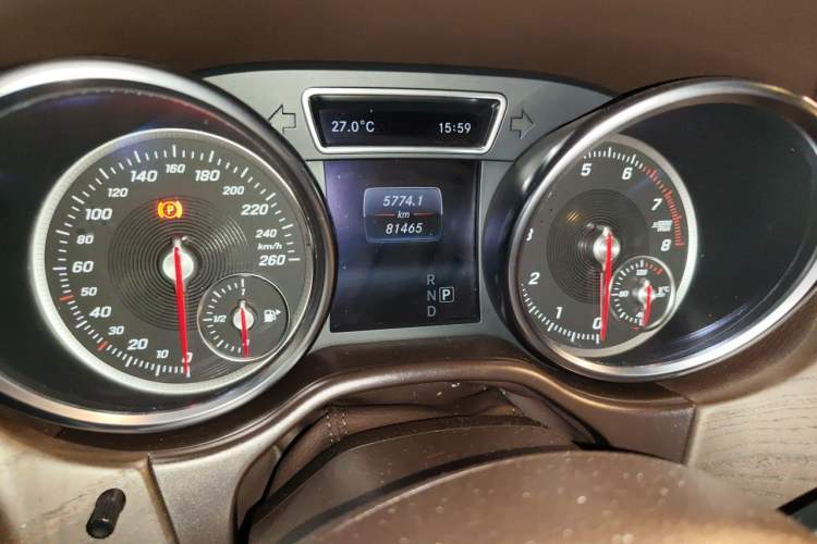 Used Mercedes-Benz GLE 2017 GLE 320 4MATIC Dynamic Model Odometer Close Up
