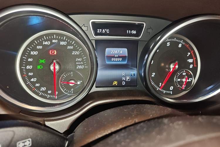 Used Mercedes-Benz GLE 2017 GLE 320 4MATIC Dynamic Model Odometer Close Up
