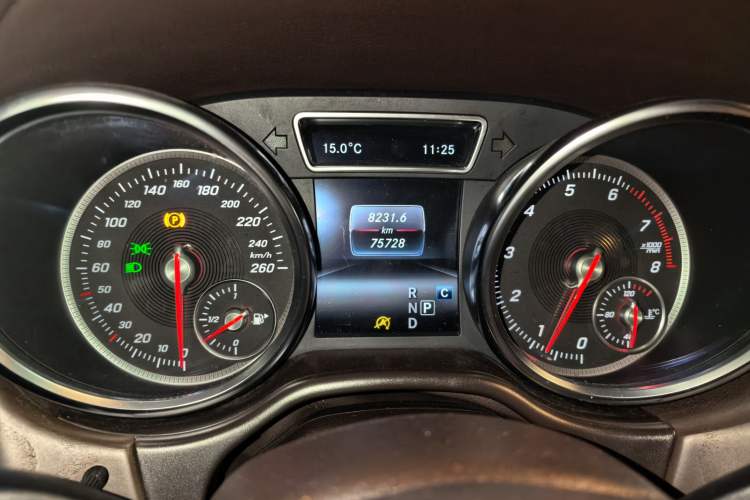 Used Mercedes-Benz GLE 2017 GLE 320 4MATIC Dynamic Model Odometer Close Up