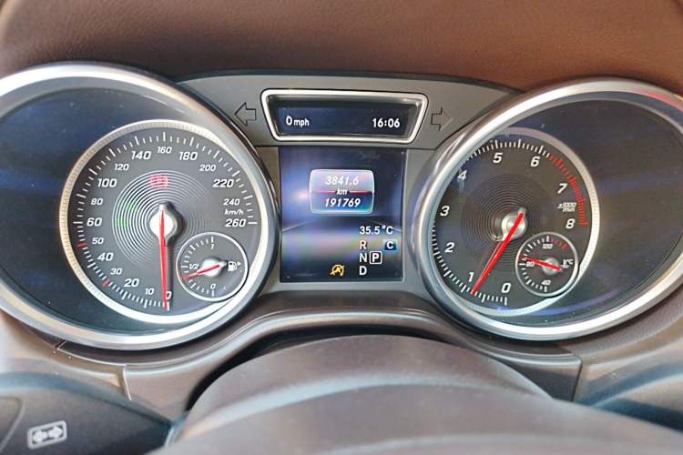 Used Mercedes-Benz GLE 2017 GLE 320 4MATIC Dynamic Model Odometer Close Up
