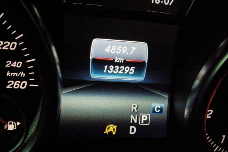 Used Mercedes-Benz GLE 2017 GLE 320 4MATIC Luxury Model Odometer Close Up