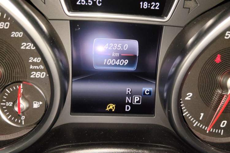 Used Mercedes-Benz GLE 2017 GLE 400 4MATIC Odometer Close Up