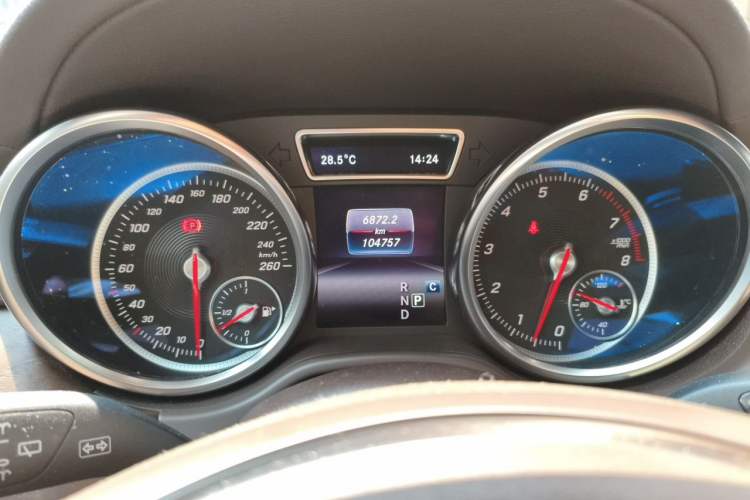 Used Mercedes-Benz GLE 2017 GLE 320 4MATIC Dynamic Model Odometer Close Up