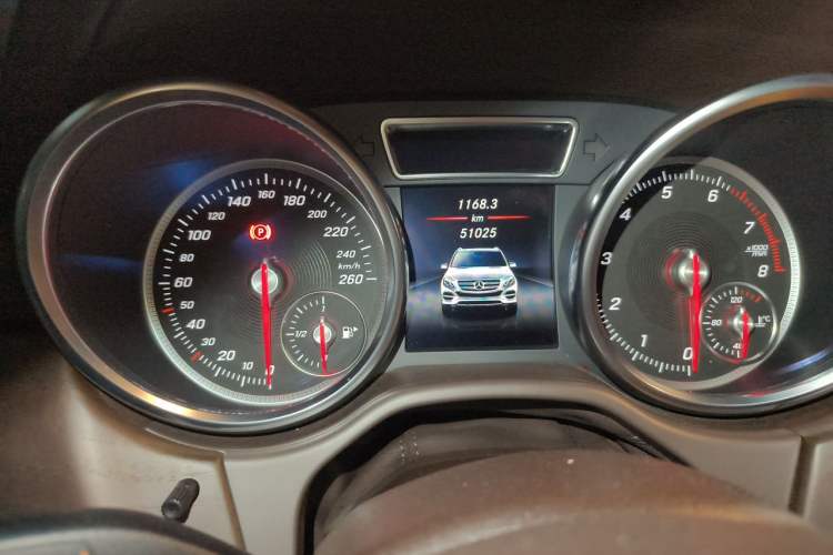 Used Mercedes-Benz GLE 2017 GLE 320 4MATIC Dynamic Model Odometer Close Up