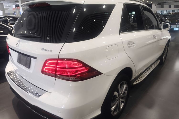 Used Mercedes-Benz GLE 2017 GLE 320 4MATIC Dynamic Model Rear Right 45 Deg