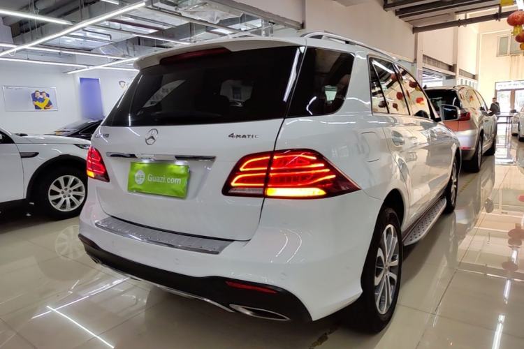 Used Mercedes-Benz GLE 2017 GLE 320 4MATIC Dynamic Model Rear Right 45 Deg