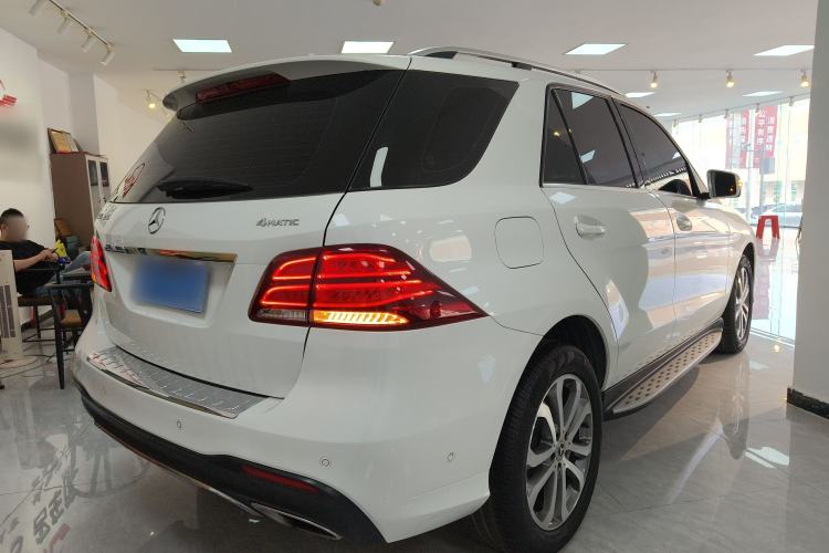Used Mercedes-Benz GLE 2017 GLE 320 4MATIC Dynamic Model Rear Right 45 Deg
