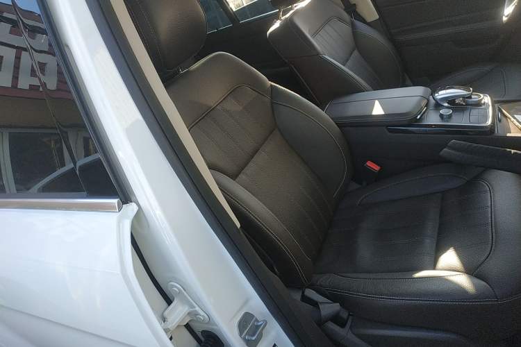 Used Mercedes-Benz GLE 2017 GLE 320 4MATIC Luxury Model Right Front Seat