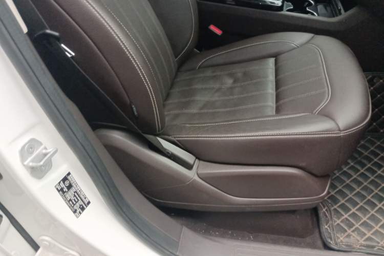 Used Mercedes-Benz GLE 2017 GLE 320 4MATIC Dynamic Model Right Front Seat
