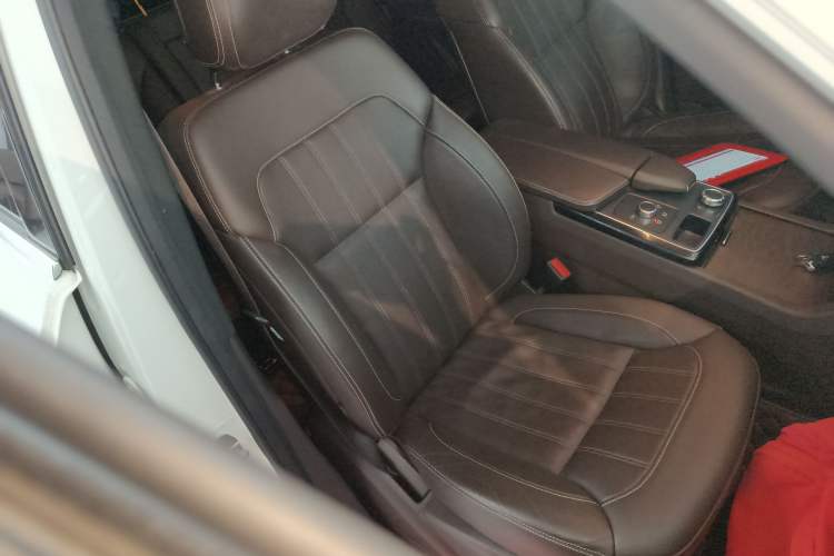 Used Mercedes-Benz GLE 2017 GLE 320 4MATIC Dynamic Model Right Front Seat