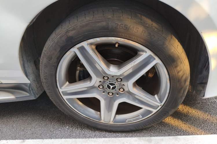 Used Mercedes-Benz GLE 2017 GLE 400 4MATIC Right Front Wheel Hub
