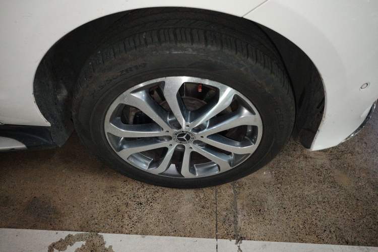 Used Mercedes-Benz GLE 2017 GLE 320 4MATIC Dynamic Model Right Front Wheel Hub