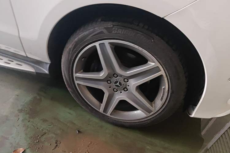 Used Mercedes-Benz GLE 2017 GLE 400 4MATIC Right Front Wheel Hub