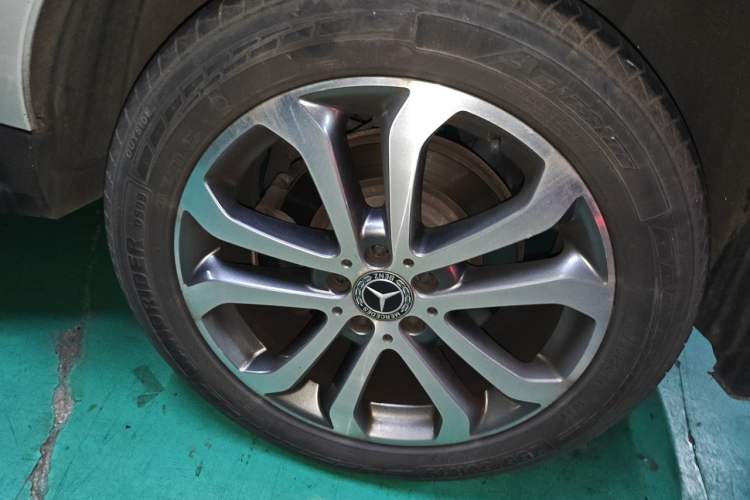 Used Mercedes-Benz GLE 2017 GLE 320 4MATIC Dynamic Model Right Front Wheel Hub