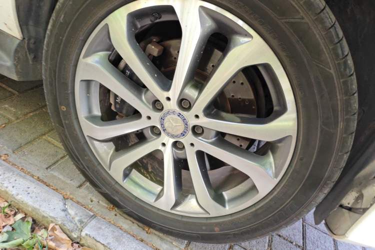 Used Mercedes-Benz GLE 2017 GLE 320 4MATIC Dynamic Model Right Front Wheel Hub
