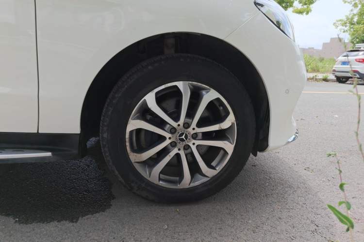 Used Mercedes-Benz GLE 2017 GLE 320 4MATIC Dynamic Model Right Front Wheel Hub