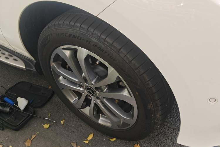 Used Mercedes-Benz GLE 2017 GLE 320 4MATIC Dynamic Model Right Front Wheel Hub