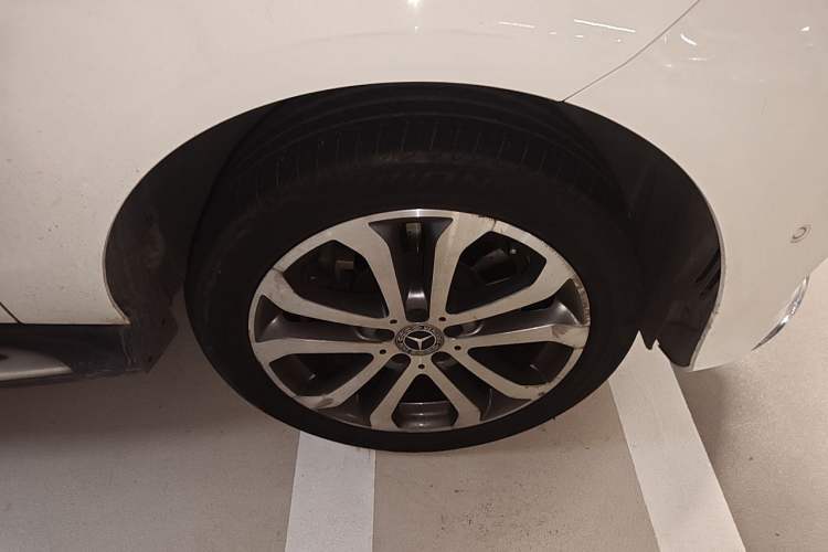 Used Mercedes-Benz GLE 2017 GLE 320 4MATIC Dynamic Model Right Front Wheel Hub