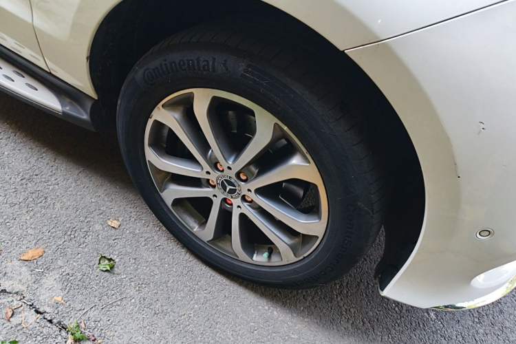 Used Mercedes-Benz GLE 2017 GLE 320 4MATIC Dynamic Model Right Front Wheel Hub