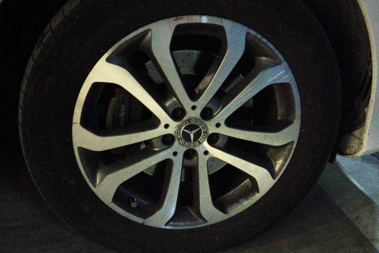 Used Mercedes-Benz GLE 2017 GLE 320 4MATIC Luxury Model Right Front Wheel Hub