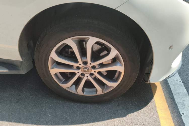 Used Mercedes-Benz GLE 2017 GLE 320 4MATIC Dynamic Model Right Front Wheel Hub
