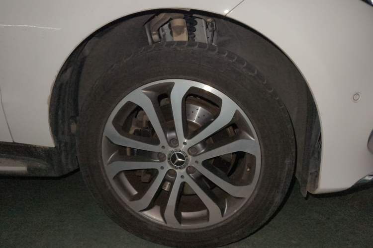 Used Mercedes-Benz GLE 2017 GLE 320 4MATIC Dynamic Model Right Front Wheel Hub