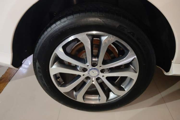 Used Mercedes-Benz GLE 2017 GLE 320 4MATIC Dynamic Model Right Rear Wheel Hub